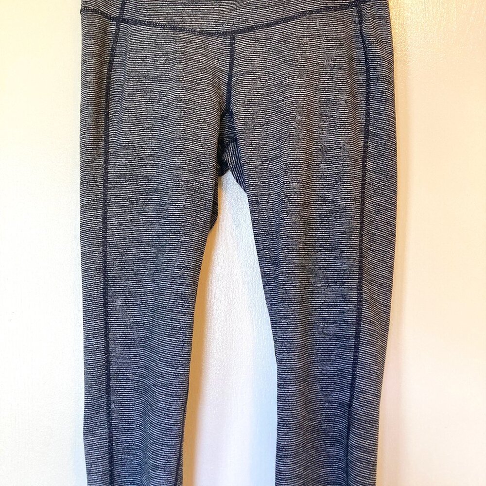 Old Navy Active - Black Stripe Capri Leggings - Size LG